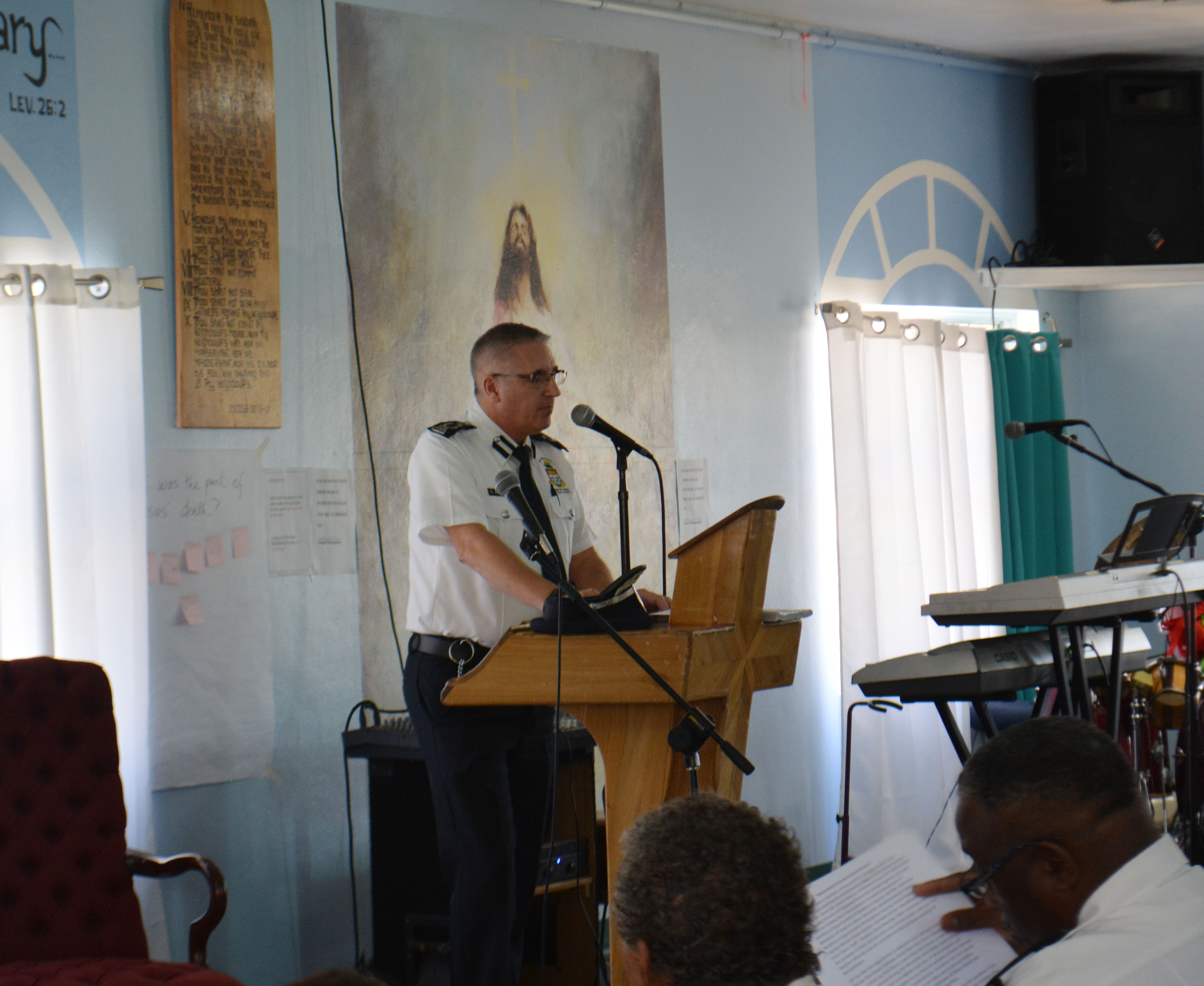 Director of HMCIPS, Steven Barrett speaks to inmates ahead of the presentations